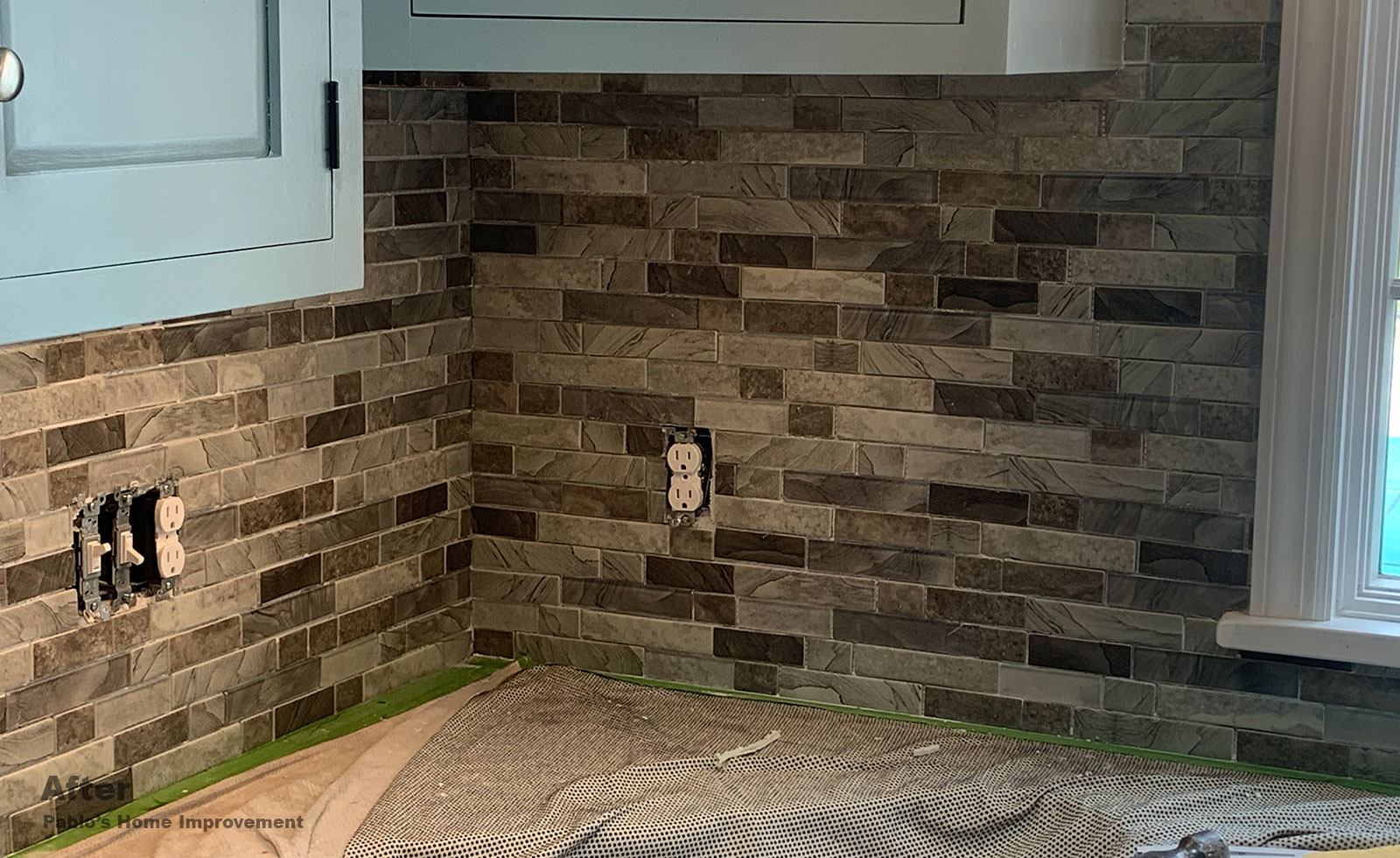 Tile backsplash in modern kitchen